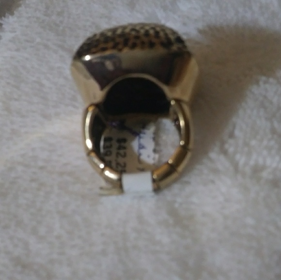 Gorgeous Gold Tone Stretch Pyramid Ring🌷 - Picture 6 of 7